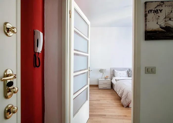 Anna's Super Cozy Flat, With A/c, High Speed Wifi, Near The And Public Transport Como