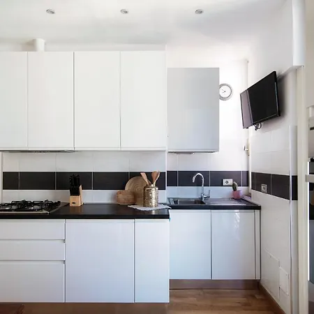 Anna's Super Cozy Flat, With A/c, High Speed Wifi, Near The And Public Transport Appartement