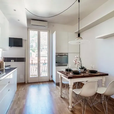 Anna's Super Cozy Flat, With A/c, High Speed Wifi, Near The And Public Transport *